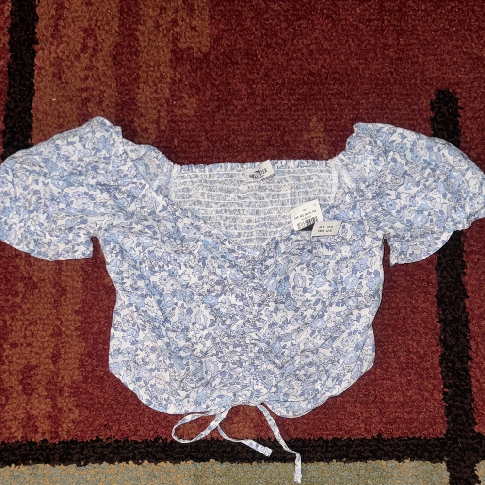NWT Women’s Hollister Blue Floral Puff Sleeve Eyelet Top‎